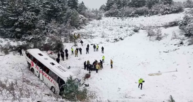 Kuzey Marmara Otoyolu’nda yolcu otobüsü şarampole devrildi: 3 ölü, 15 yaralı
