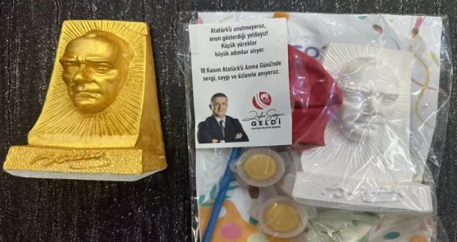 Lalapaşa’da öğrencilere Atatürk sevgisi hediyeyle aşılandı
