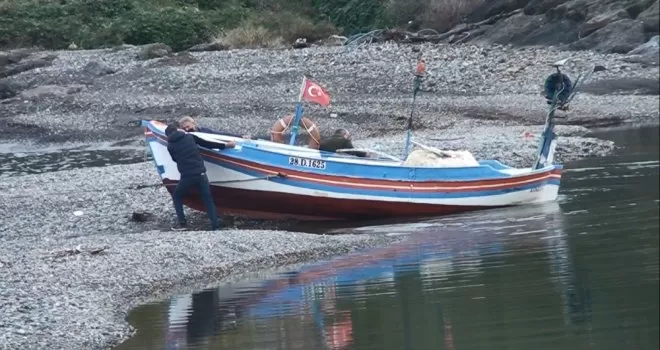 Limanın çıkışı kumla dolunca balıkçılar mahsur kaldı
