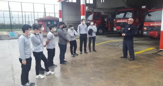 Lise öğrencileri itfaiyeyi yerinde tanıdı
