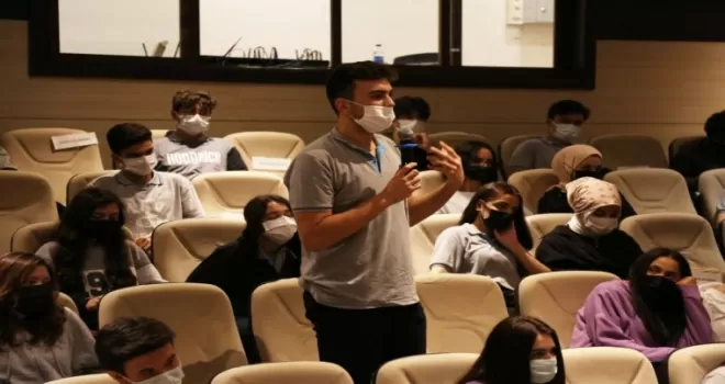 Liseliler sordu, Başkan Deniz Köken cevapladı

