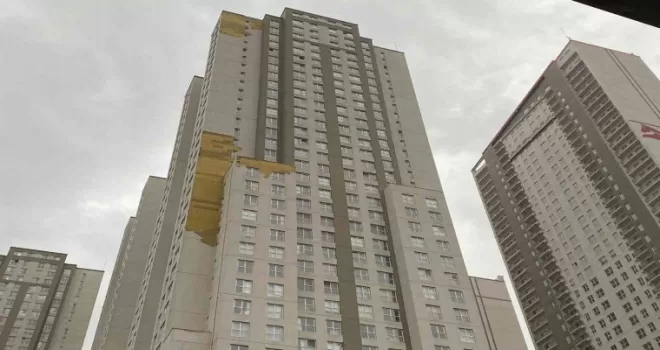 Lodos’ta binalar kağıt gibi soyuldu
