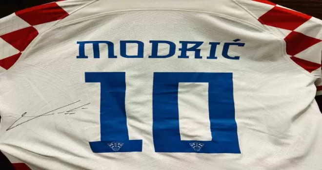 Luka Modric, formasını depremzedelere bağışladı
