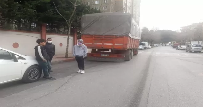Lüks araçla far hırsızlığı kamerada

