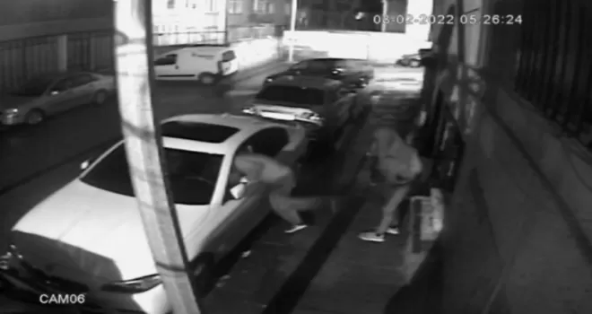 Lüks araçları saniyeler içinde soyan “Hayalet Gösterge” hırsızları kamerada
