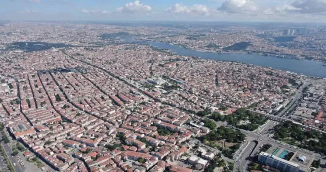 Mahmut Efendinin cenazesine binlerce kişi akın etti