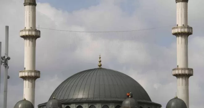 Mahyalar camileri süslemeye başladı
