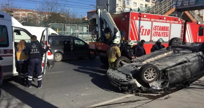 Makas atan sürücü araçlara çarpıp takla attı
