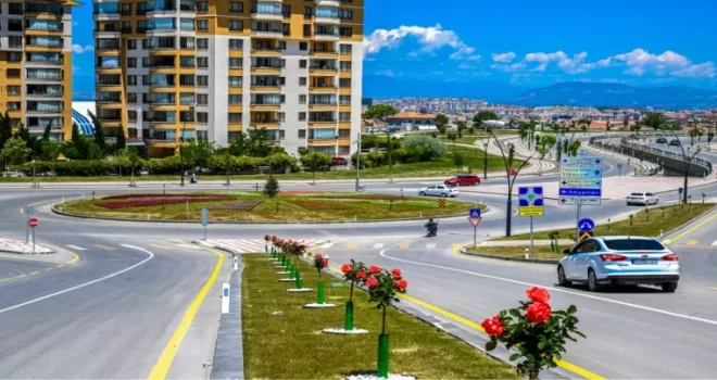 Malatya’da parklar ve kavşaklar çiçeklerle süslendi