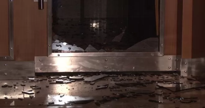 Maltepe’de evinin önünde oturan şahıs silahlı saldırıya uğradı
