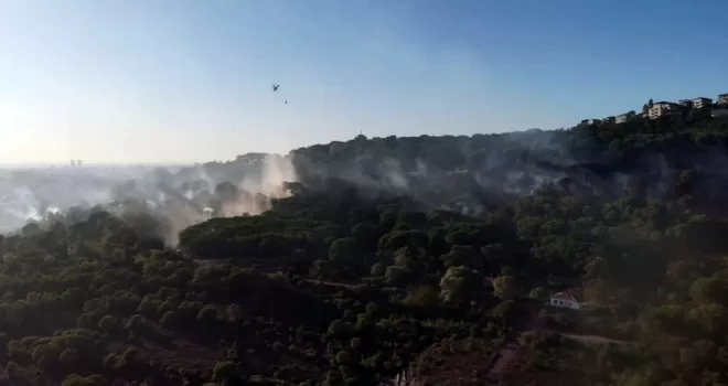 Maltepe’de ormanlık alanda çıkan yangın drone ile havadan görüntülendi

