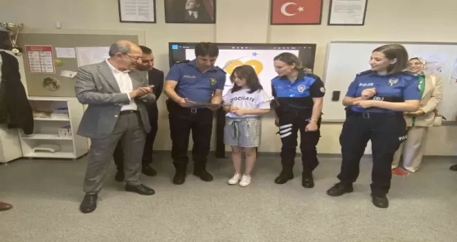 Maltepe’de polislerden şehit çocuklarına karne sürprizi
