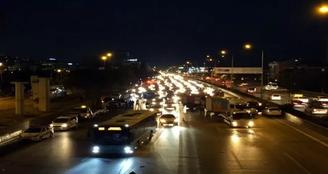 Maltepe’de zincirleme trafik kazası: 1 yaralı
