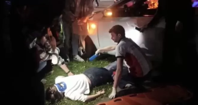 Maltepe sahilde araç yayaların arasına daldı: 4 yaralı
