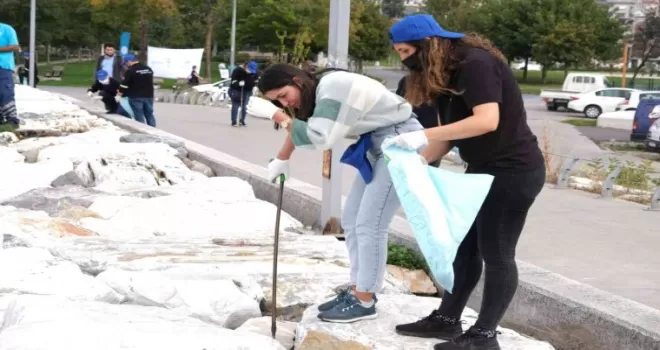 Maltepe sahilinde temizlik operasyonu
