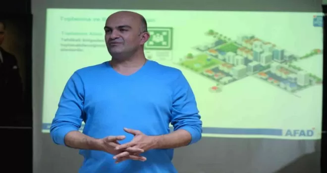 Maltepelilere afet farkındalık eğitimi

