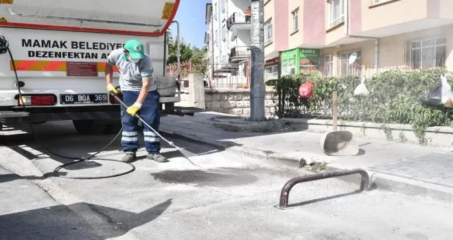 Mamak Belediyesi çöp konteynerlerini dezenfekte ediyor
