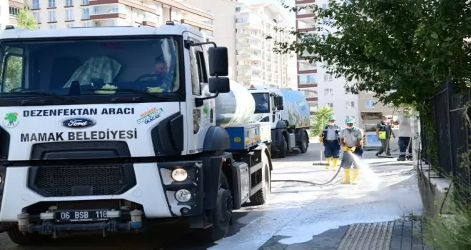 Mamak’ta cadde ve sokaklar sabunlu su ile yıkanıyor
