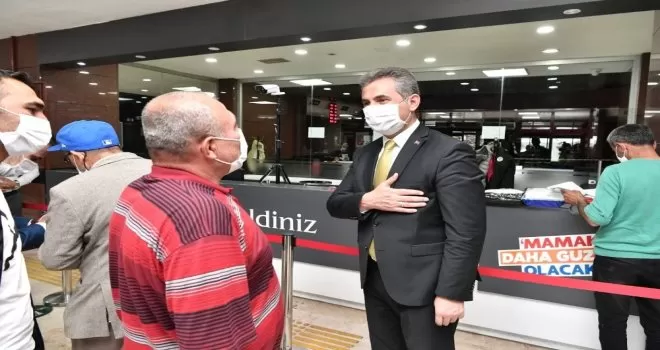 Mamak’ta sosyal mesafeli bayramlaşma
