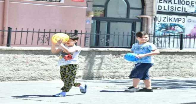 Mamaklı çocuklara çifte bayram
