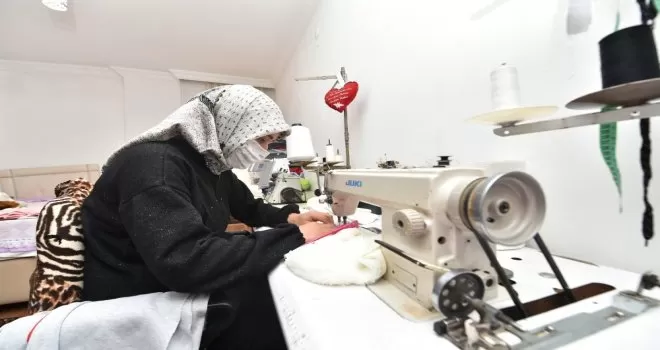 Mamaklı hanımlar iş hünerlerini evde sergiliyor
