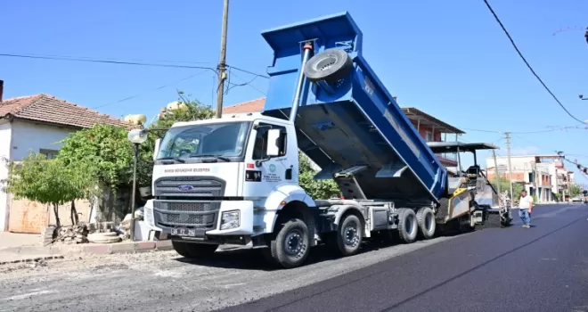 Manisa Ahmetli’de yollara sıcak asfalt