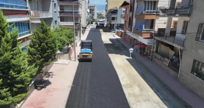 Manisa Alaşehir’in yollarında ’sıcak’ çalışma