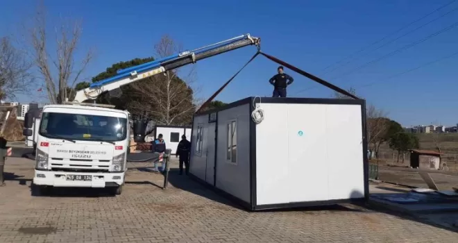 Manisa Büyükşehir Belediyesi ekipleri deprem bölgesi çalışmaları sürüyor
