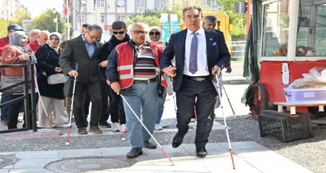 Manisa’da beyaz bastonla farkındalık yürüyüşü