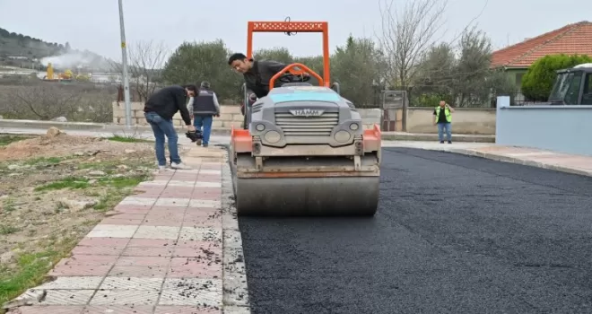 Manisa’da Turgut Özal Mahallesi’nin yollarını yeniliyor