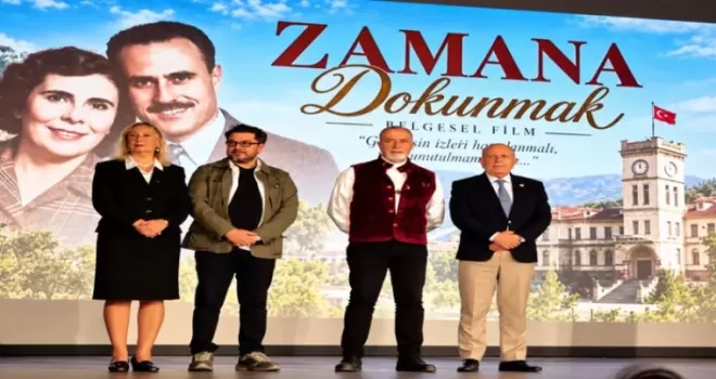 Manisa’da ’Zamana Dokunmak’ izleyiciyle buluştu