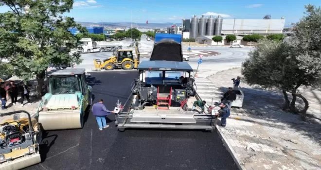 Manisa Yunusemre Emlakdere’de 2 kilometrelik yola sıcak asfalt