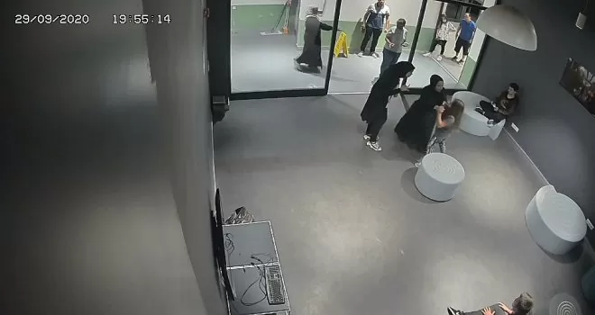 Maske uyarısı yapan 10 yaşındaki kızı darp ettiler
