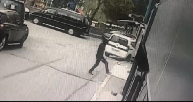 Maskeli hırsızı kıyafetleri yakalattı
