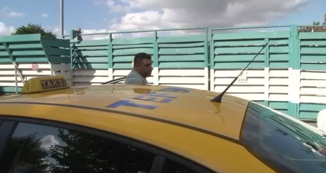 Maskesiz ticari taksiye binen yolcu ceza yemekten kurtulamadı
