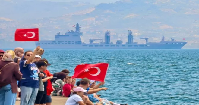 Mavi Vatan gururu Körfez’i sardı... İzmit Körfezi’nde tarihi geçiş