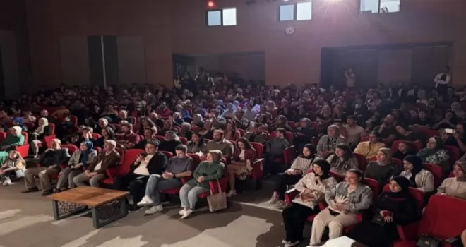 Mektep Melikgazi öğrencilerinden ’Çehovatör’ oyunu