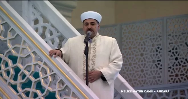 Melike Hatun Camii’nde cuma namazı kılındı
