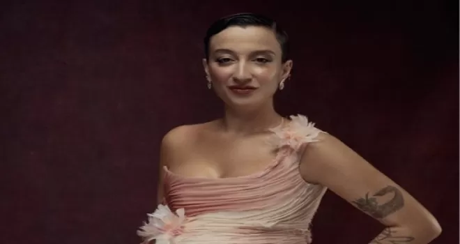 Melike Şahin’den yeni tekli “Ölmem Ölemem“