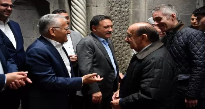 Memduh Büyükkılıç çocukların bayram sevincine ortak oldu
