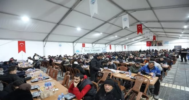Memduh Büyükkılıç ’kardeşlik sofrası’nda iftar açtı