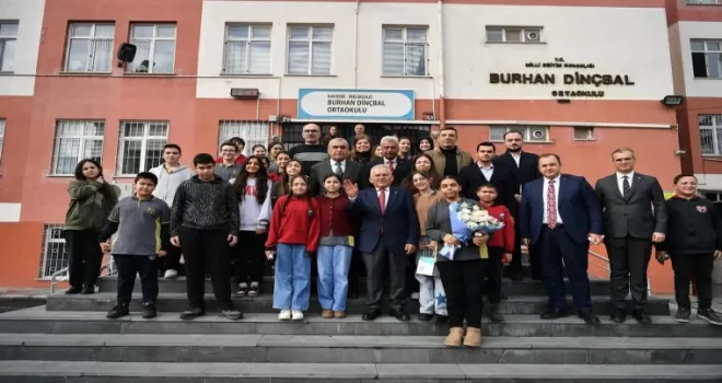 Memduh Büyükkılıç öğrencilerle buluştu