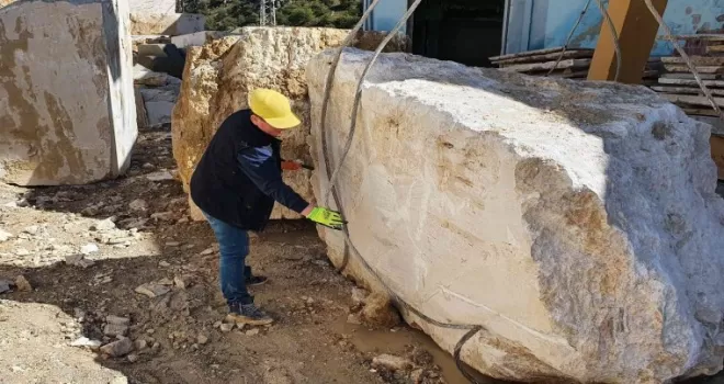 Memurluğu bırakıp mermer fabrikasının başına geçti
