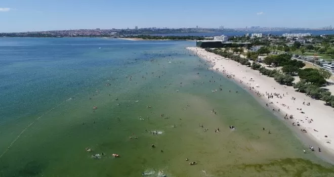 Menekşe Plajı’nda bayram yoğunluğu
