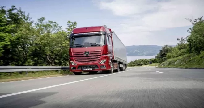 Mercedes-Benz Türk imzalı kamyonlar Avrupa yollarında
