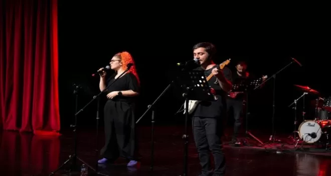 Mersin’de LGS’ye hazırlanan öğrenciler stresi konserle attı