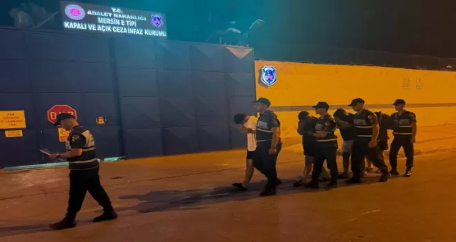 Mersin’de polise mukavemete 4 tutuklama