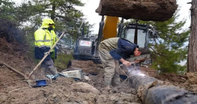 Mersin’de zarar gören içme suyu hattına anında müdahale