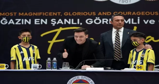 Mesut Özil, Fenerbahçe’ye resmi imzayı attı!
