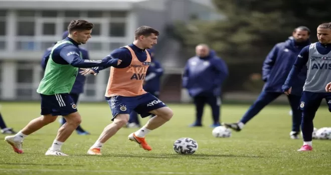 Mesut Özil, takımla çalıştı
